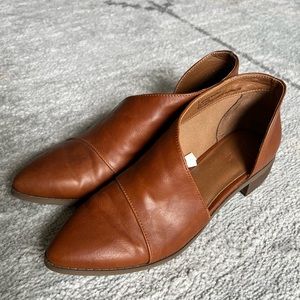 Universal thread shoes.